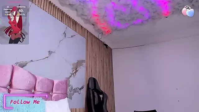 Nicolee19 on StripChat