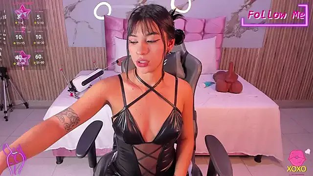 Nicolee19 on StripChat