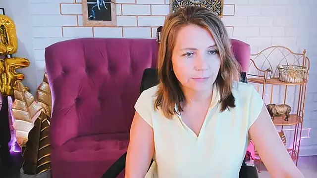 NicoleHitman on StripChat