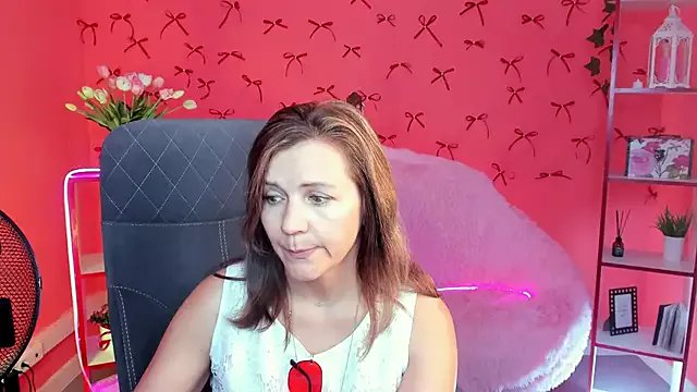 NicoleHitman on StripChat