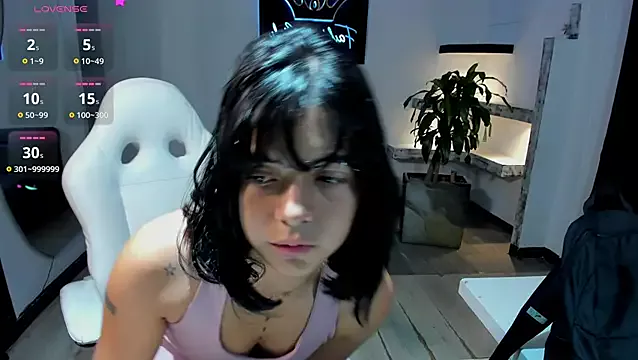 Offline NicolRoss_ on StripChat