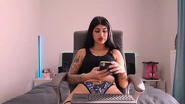 Niinarosee on StripChat