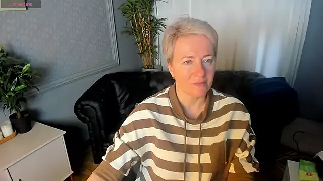 Nika_Smit on StripChat