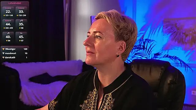 Nika_Smit on StripChat