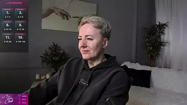 Nika_Smit on StripChat