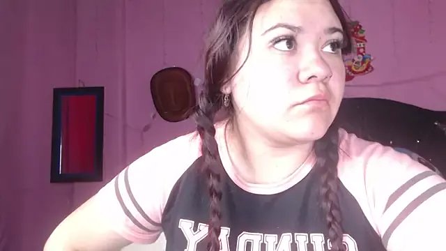 NikkiRous_ on StripChat