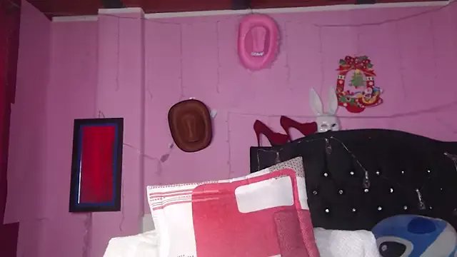 NikkiRous_ on StripChat