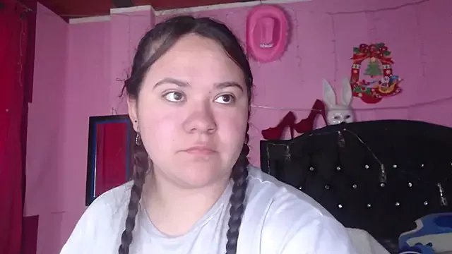 NikkiRous_ on StripChat