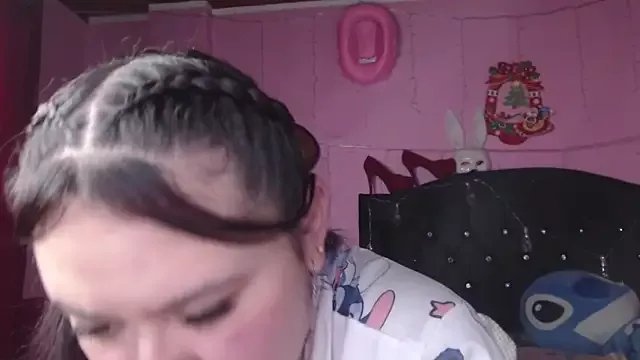 NikkiRous_ on StripChat