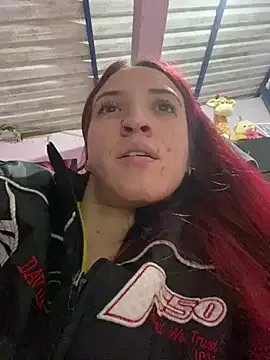 ninaa_fox on StripChat