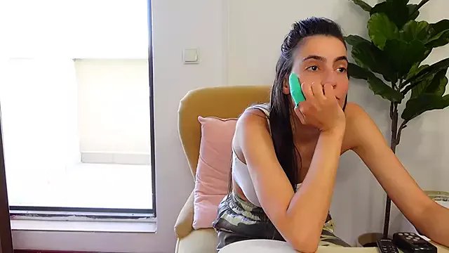 NinaCrystal1 on StripChat