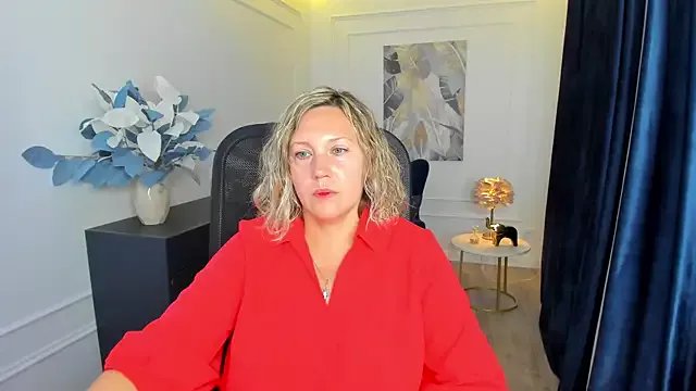 NinaStarle on StripChat