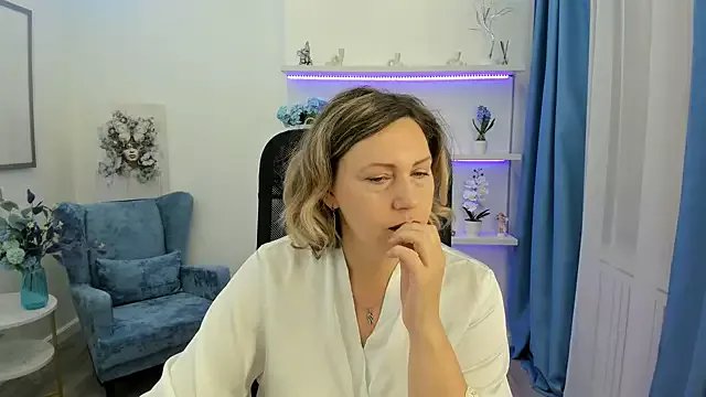 NinaStarle on StripChat