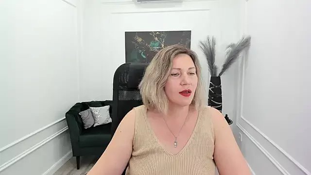 NinaStarle on StripChat