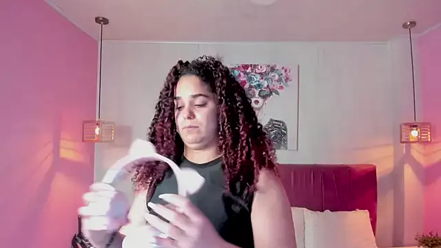 ninna_curly on StripChat 