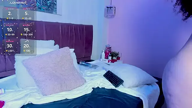 ninna_curly on StripChat 