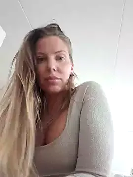 Offline Nova-Lee on StripChat