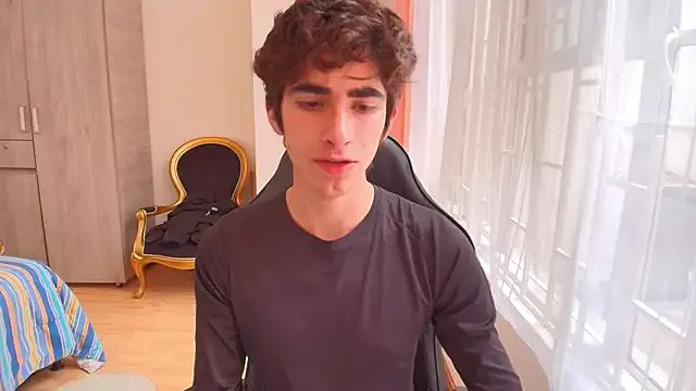 Nude_Boy18 on StripChat