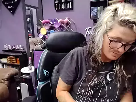 oddywithabody on StripChat 