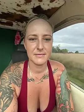 OdetteDelane — Boobs out for 10 mins 