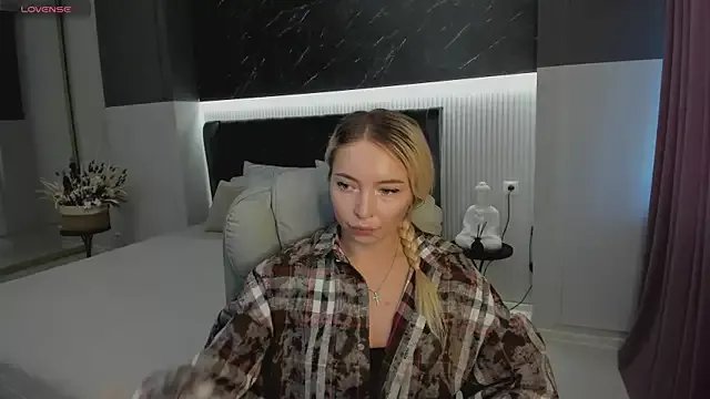 OhMyEmma on StripChat