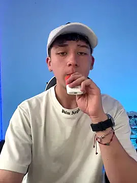 Offline oliver_kyy on StripChat