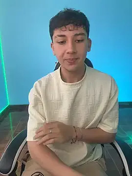 Offline oliver_kyy on StripChat