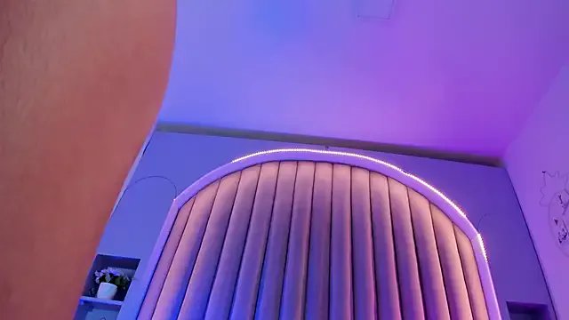 ParisFox_ on StripChat