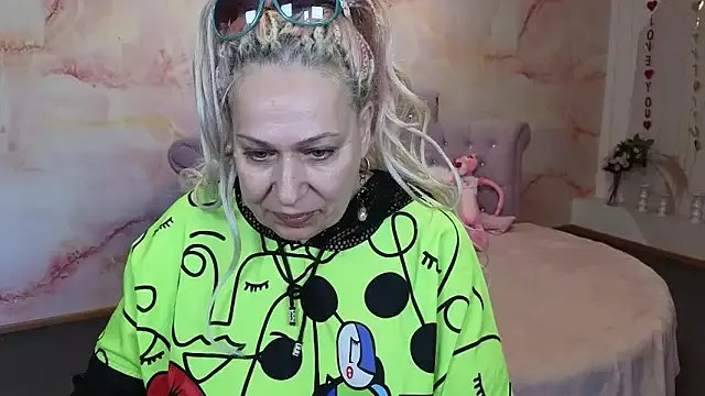 Penelope_Pinky on StripChat