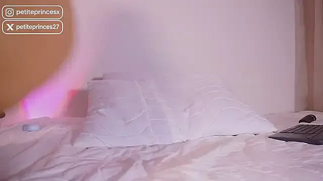 Offline petitevictoria on StripChat