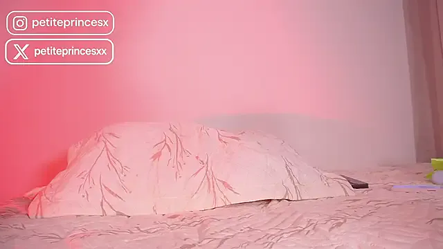 Offline petitevictoria on StripChat