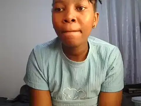 Petitiebooty on StripChat