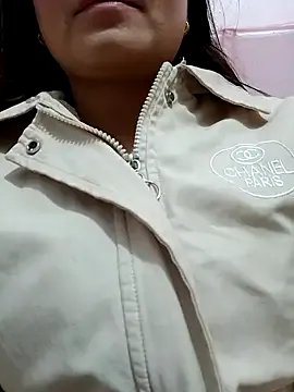 Phoebe-e — Show pusy 