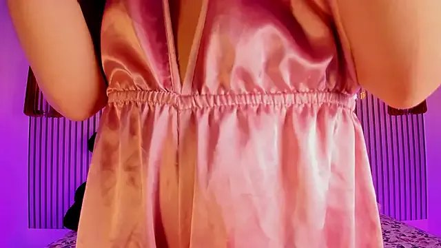 pinky_peach on StripChat