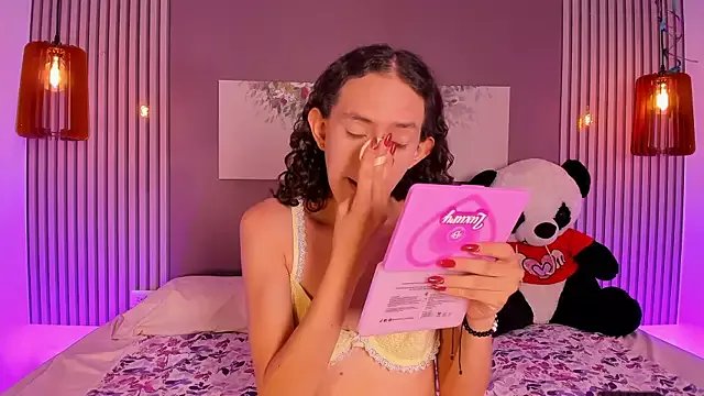 pinky_peach on StripChat