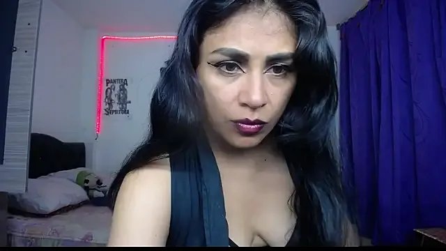 pinky_violeta on StripChat
