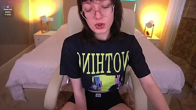 Pixie_Peachh on StripChat