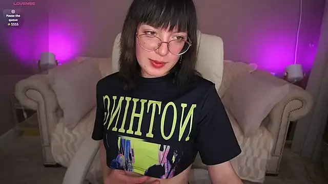 Pixie_Peachh on StripChat