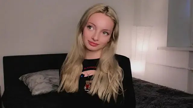 PocketDollX on StripChat