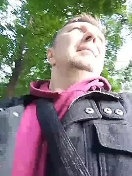 Offline Pokaz2020 on StripChat