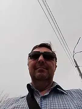 Offline Pokaz2020 on StripChat