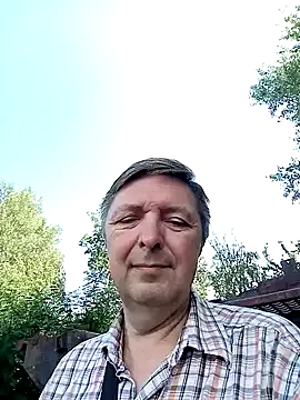 Offline Pokaz2020 on StripChat