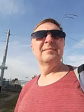 Offline Pokaz2020 on StripChat