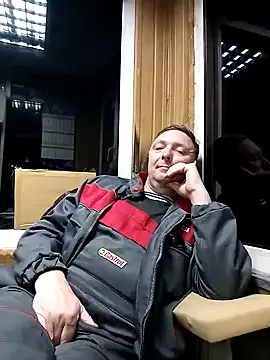 Offline Pokaz2020 on StripChat