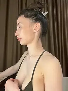 Polli_Kiss on StripChat