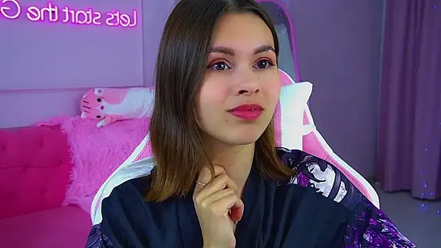 PollyLanders on StripChat