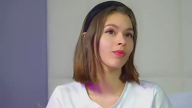 PollyLanders on StripChat