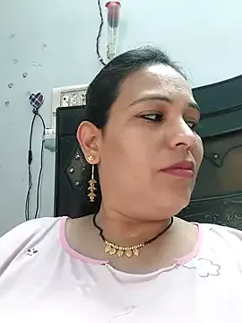 Poojabhabi101 on StripChat 