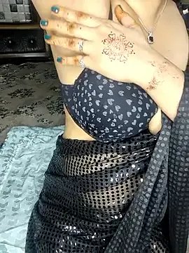 PRIYA_22 on StripChat