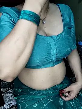 PRIYA_22 on StripChat